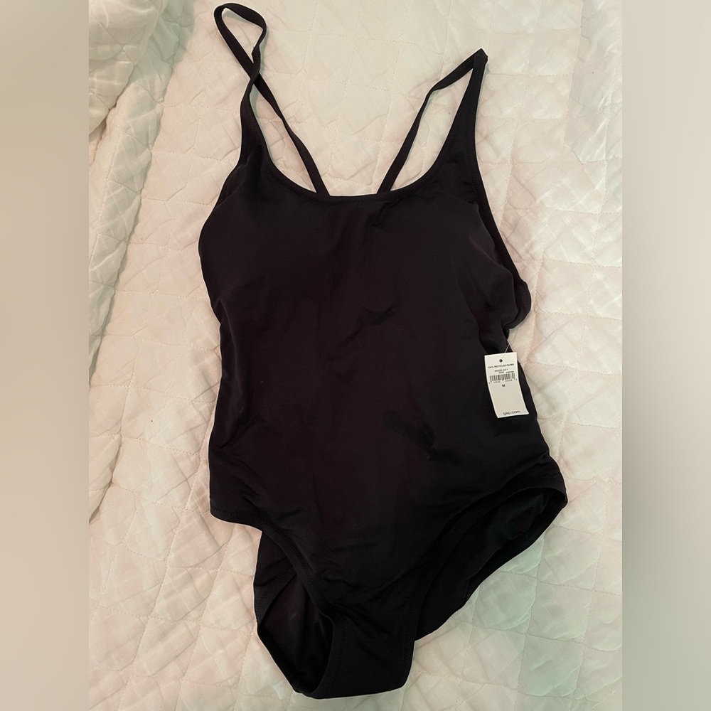 Gap NWT one piece swim suit size M.